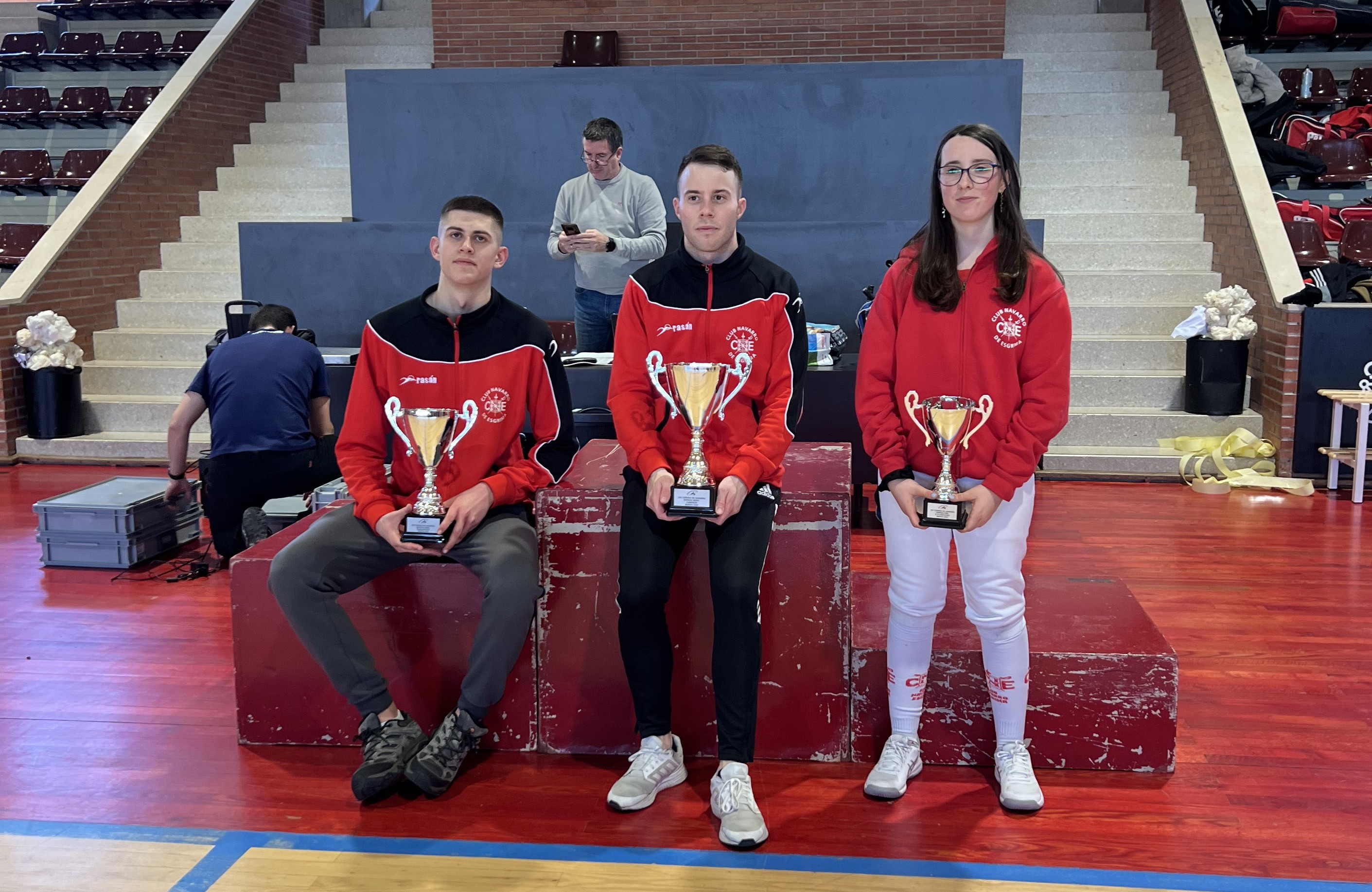 Yago Navarro y Miren Urrea brillan en el XVI Torneo "Reyno de Navarra" de esgrima